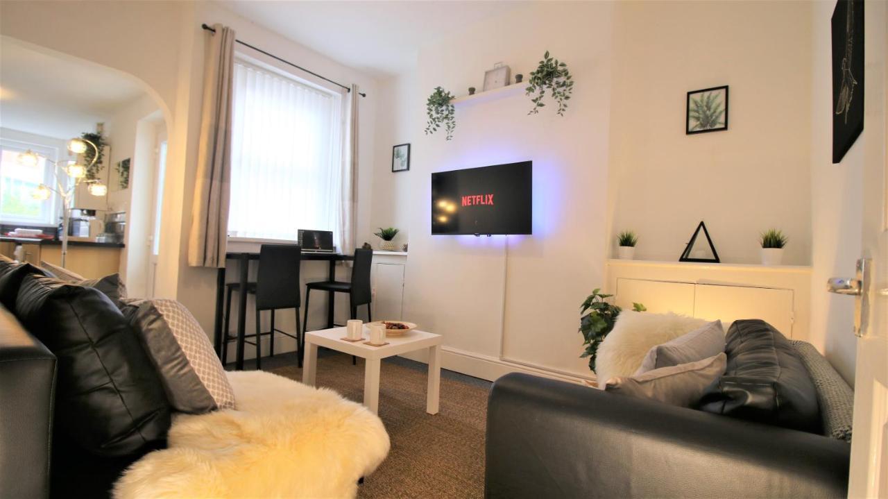 Three Bedroom Townhouse - Free Local Parking - By Promise * Cardiff
