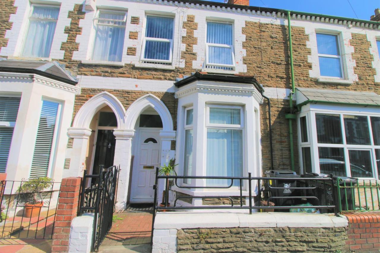 Three Bedroom Townhouse - Free Local Parking - By Promise *