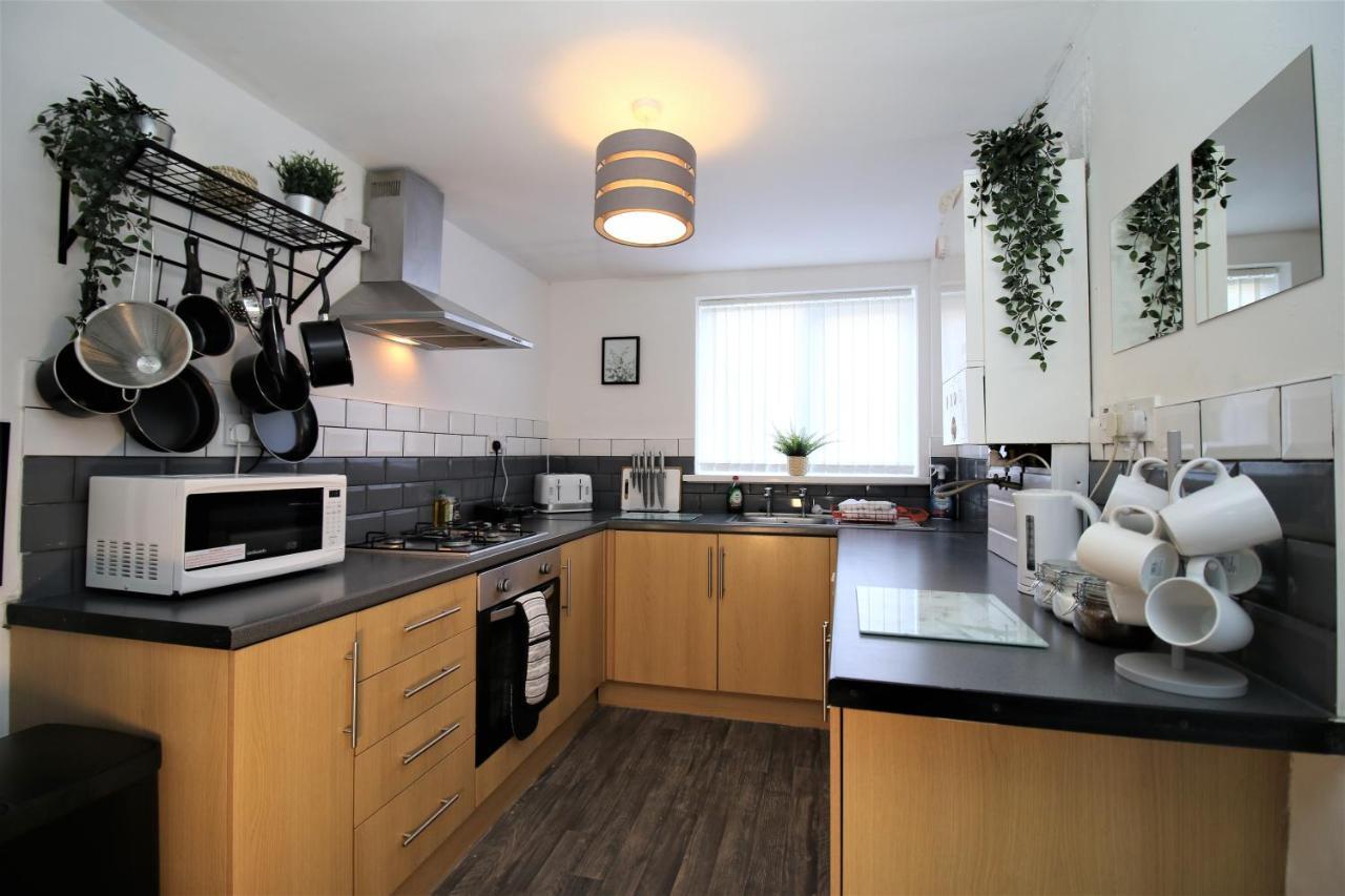 Three Bedroom Townhouse - Free Local Parking - By Promise Cardiff