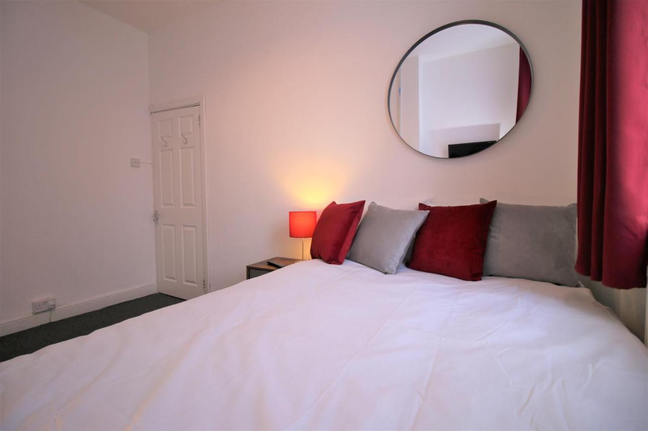 Three Bedroom Townhouse - Free Local Parking - By Promise *