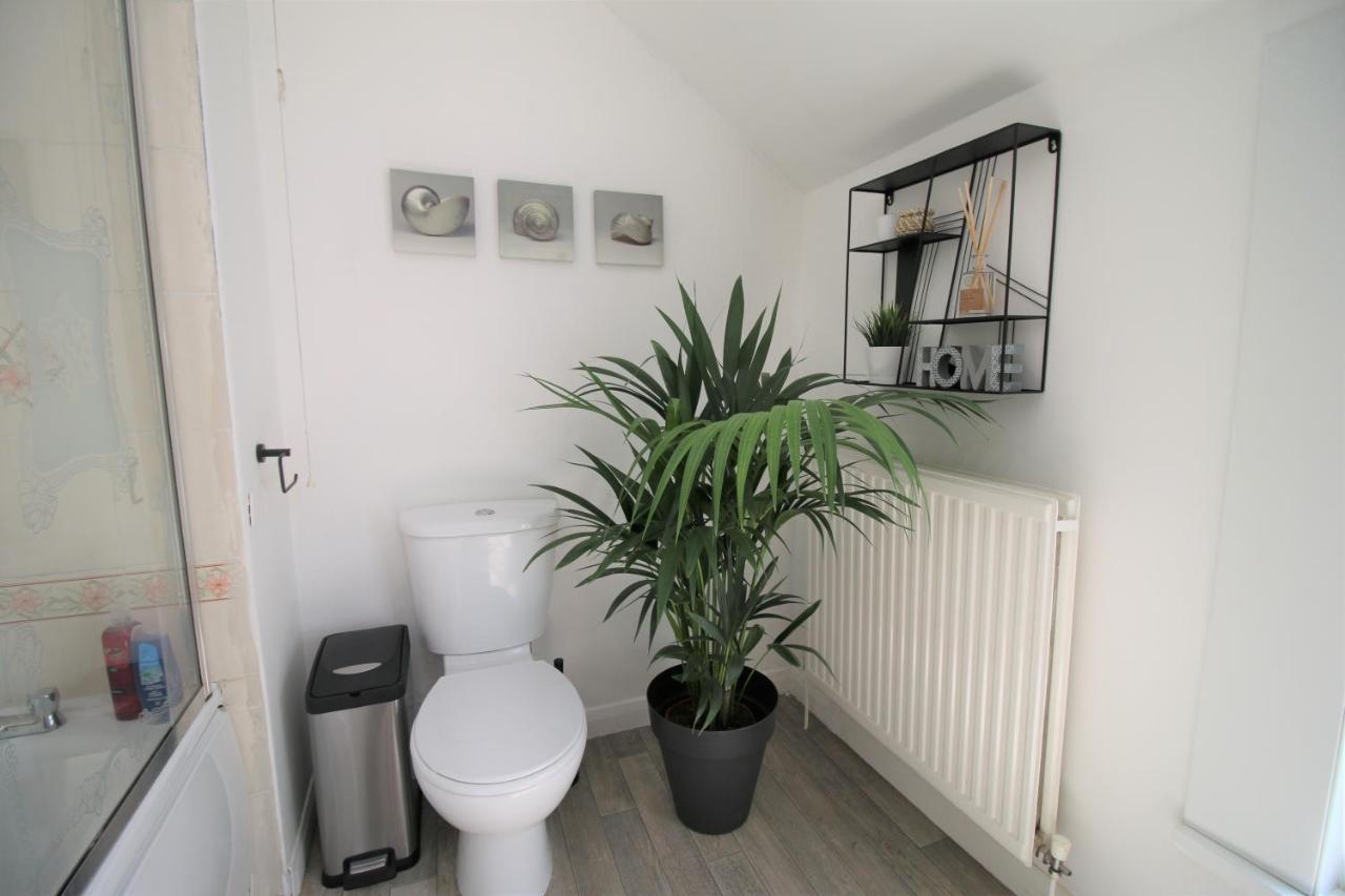 Three Bedroom Townhouse - Free Local Parking - By Promise Holiday home Cardiff