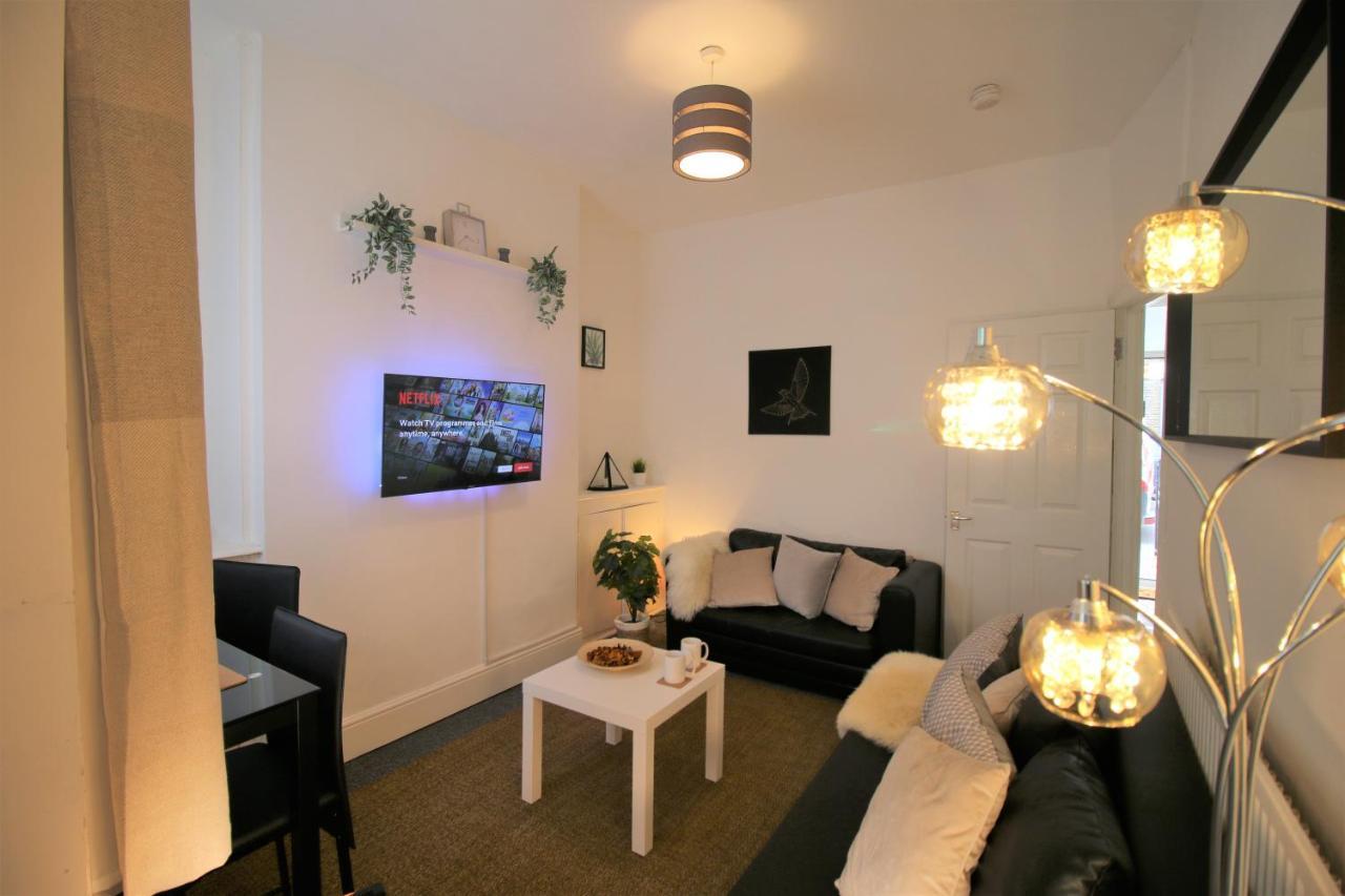 Three Bedroom Townhouse - Free Local Parking - By Promise