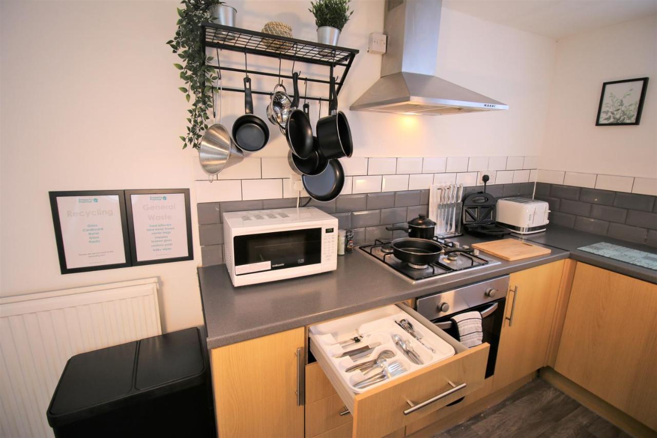 Three Bedroom Townhouse - Free Local Parking - By Promise Cardiff