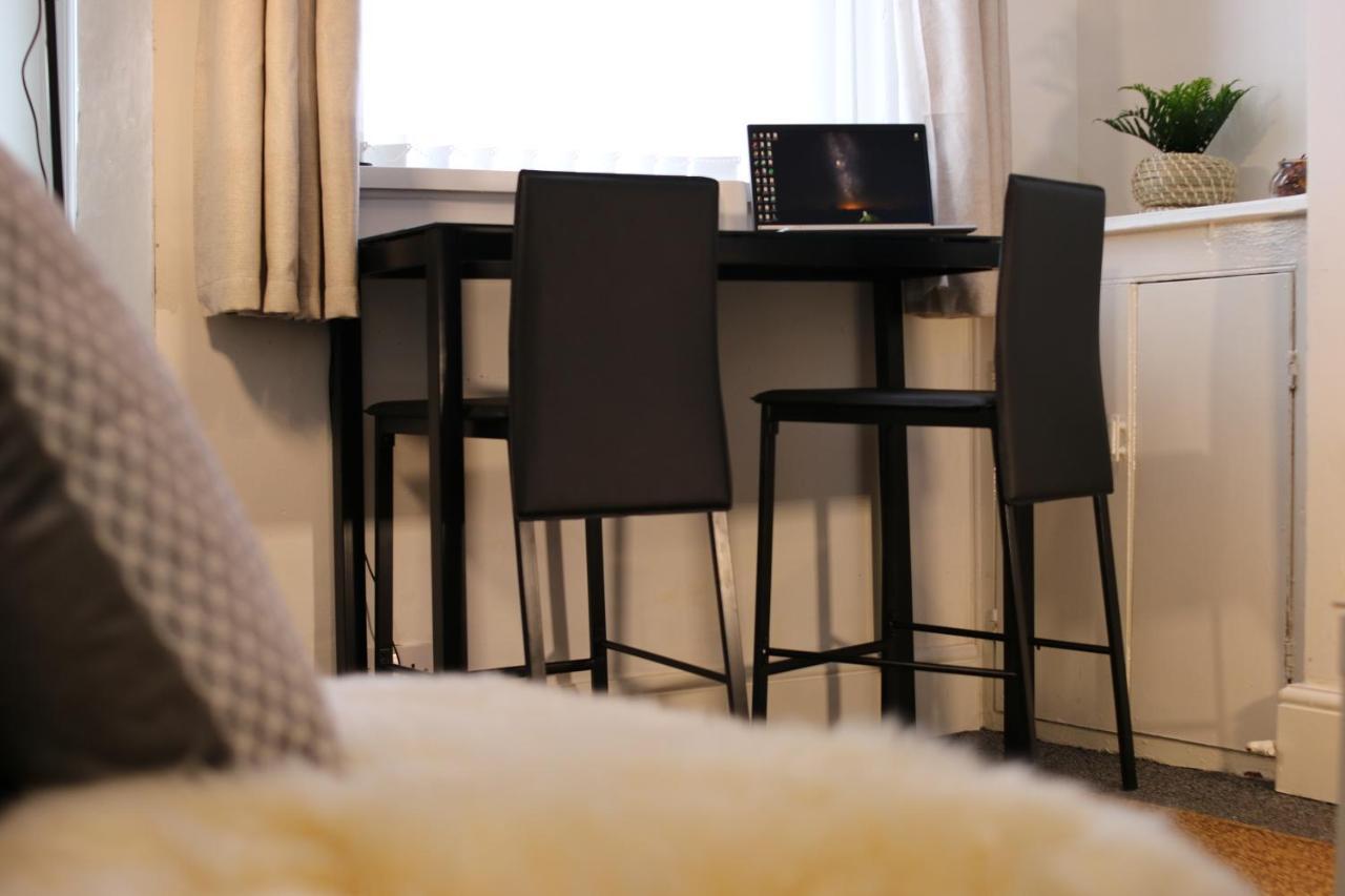 Three Bedroom Townhouse - Free Local Parking - By Promise Holiday home *