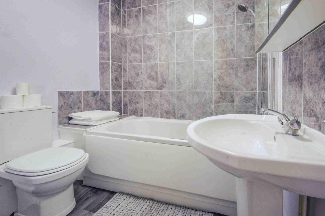 Apartment Monet 2 With Free Parking Cardiff
