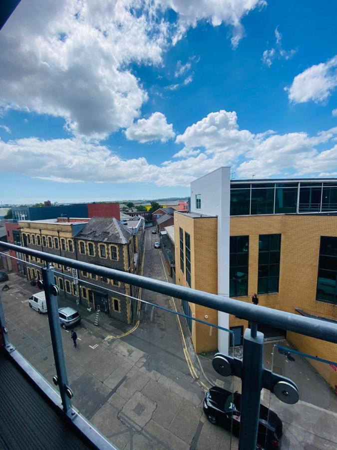 Stylish In City Centre Apartment *