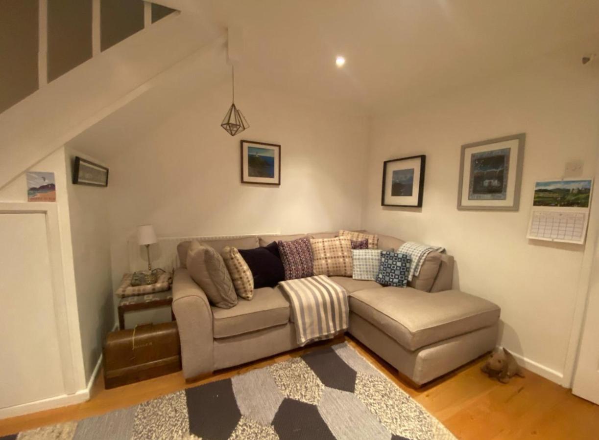 Cosy And Characterful 1 Bedroom Townhouse With Big South Facing Garden In Cardiff