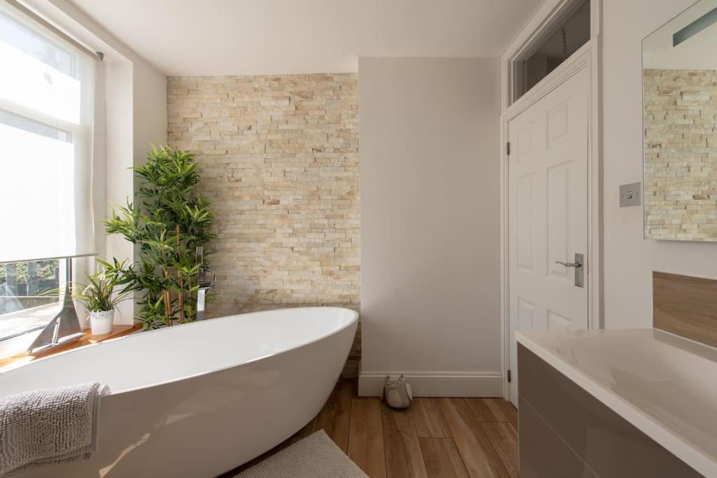 Large Townhouse Penarth, Holiday home