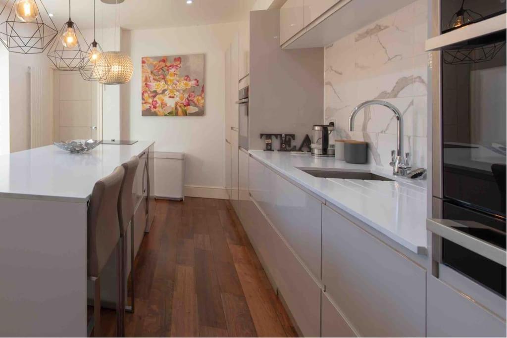 Large Townhouse Penarth, Holiday home *