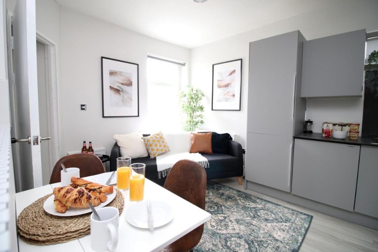 Apartment Modern 2 Bedroom - Location! *