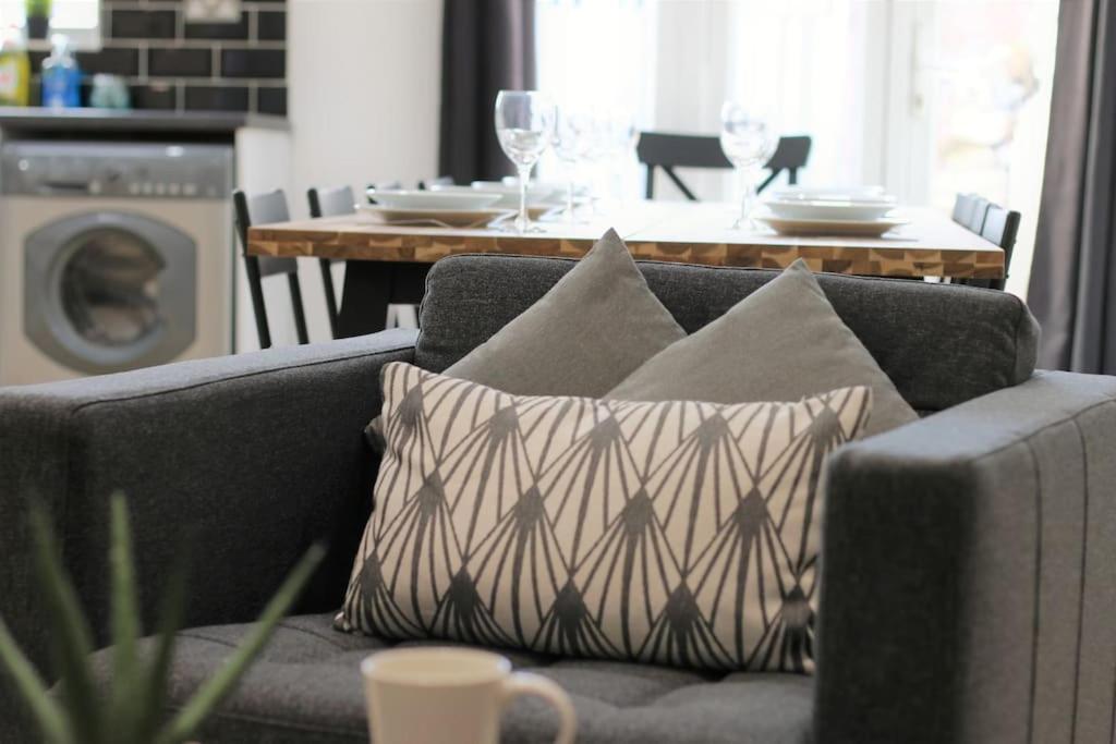 Holiday home Large Modern House By Promise Cardiff