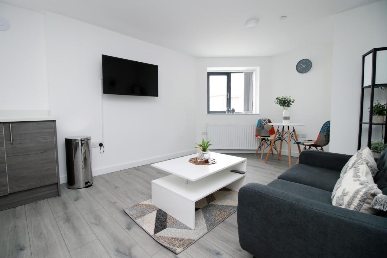 Luxury Loft Apartment! Great Location * Cardiff