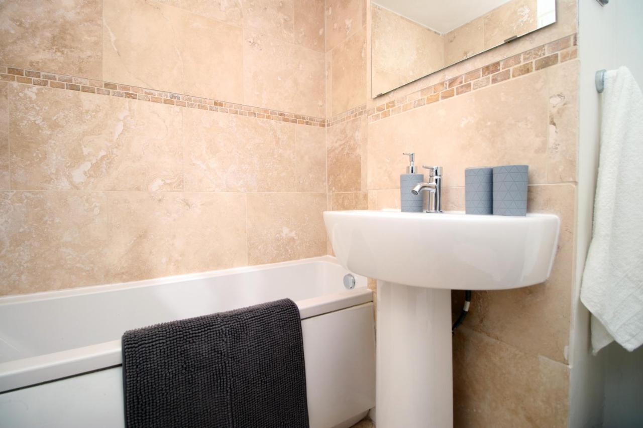 K Suites - City-centre 4 Bed House - 2 Free Parking Holiday home