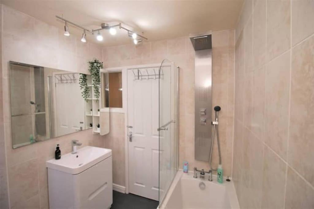 Apartment Ty Glas Mews By Promise Cardiff