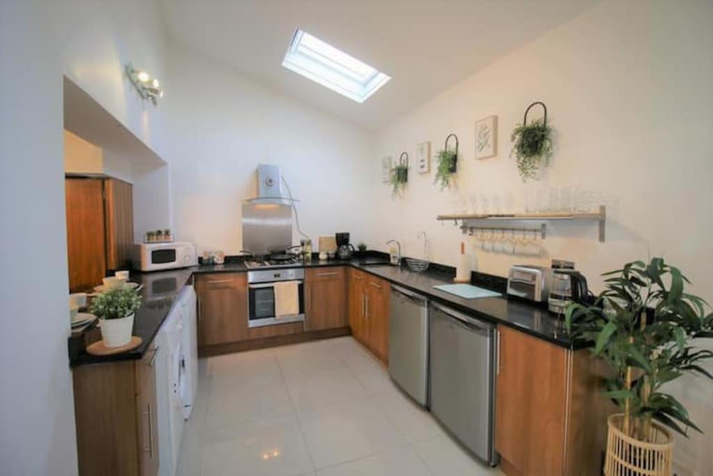 Ty Glas Mews By Promise *