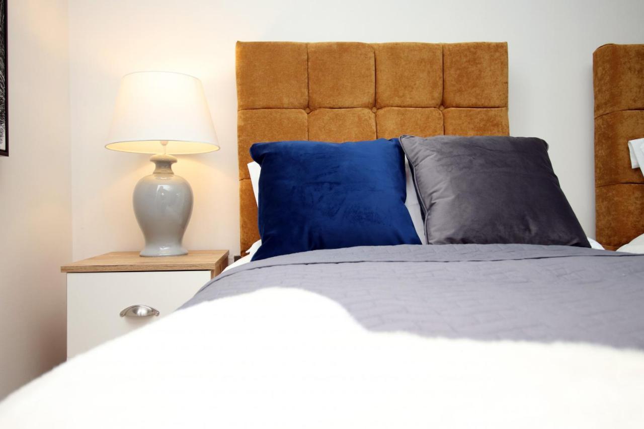 K Suites - City-centre 4 Bed House - 2 Free Parking Holiday home Cardiff