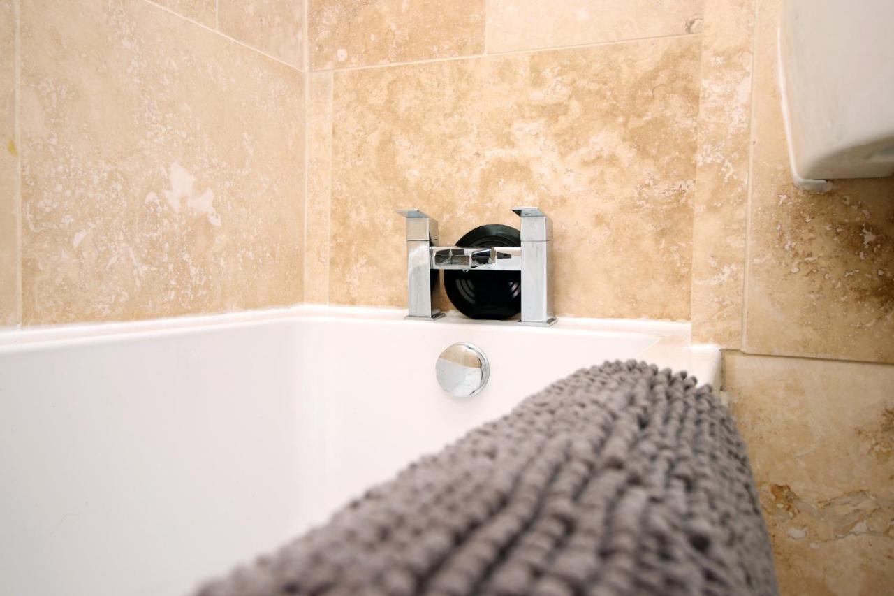 K Suites - City-centre 4 Bed House - 2 Free Parking Holiday home Cardiff