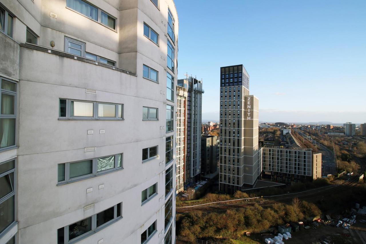 The Skyline - Luxury Centre Flat With Designated Parking * Cardiff