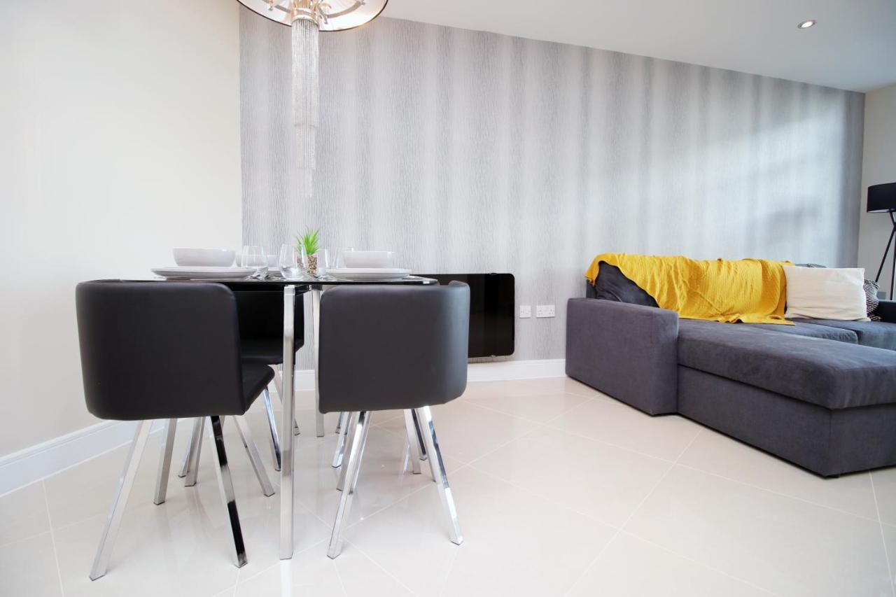 The Skyline - Luxury Centre Flat With Designated Parking *