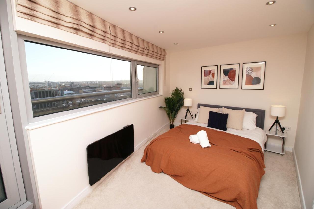 The Skyline - Luxury Centre Flat With Designated Parking Apartment