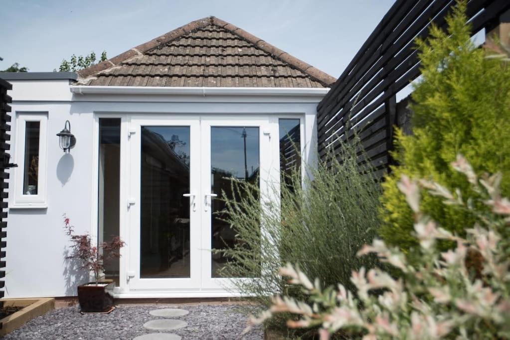 Cwtch, Cozy Studio, Private, Separate Entrance.