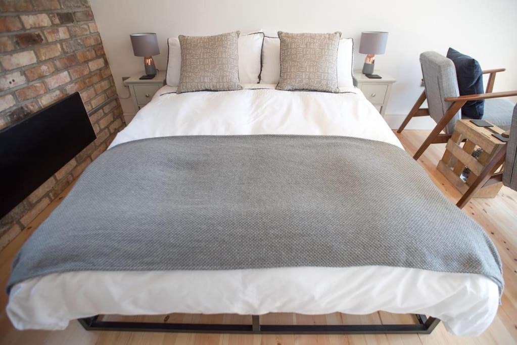 Cwtch, Cozy Studio, Private, Separate Entrance.