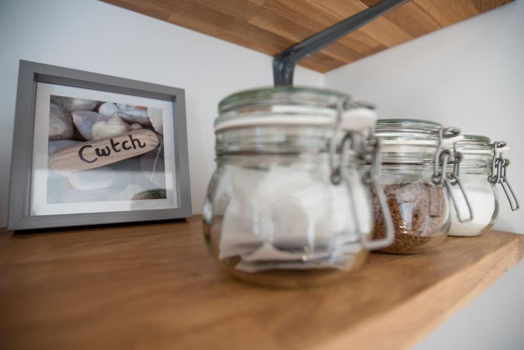 Cwtch, Cozy Studio, Private, Separate Entrance. *