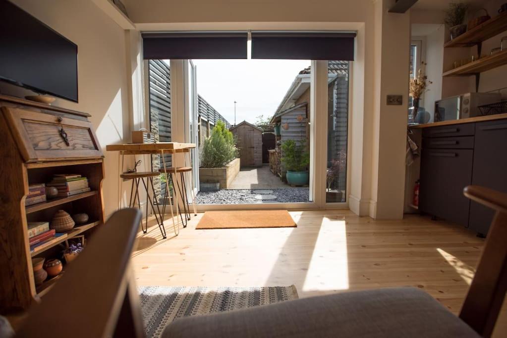 Apartment Cwtch, Cozy Studio, Private, Separate Entrance. Cardiff