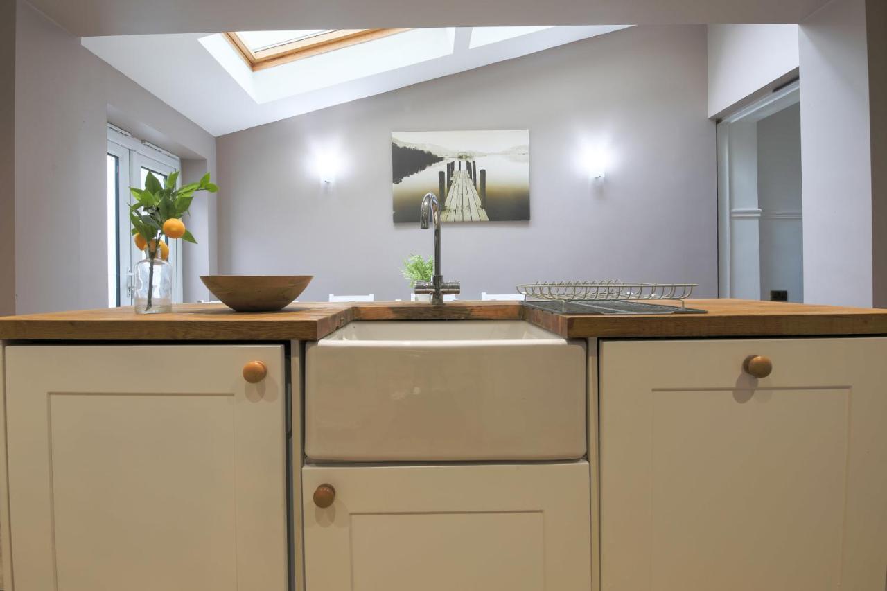 Spacious 4 Bedroom House- Walking Distance To Centre & Great Backyard *