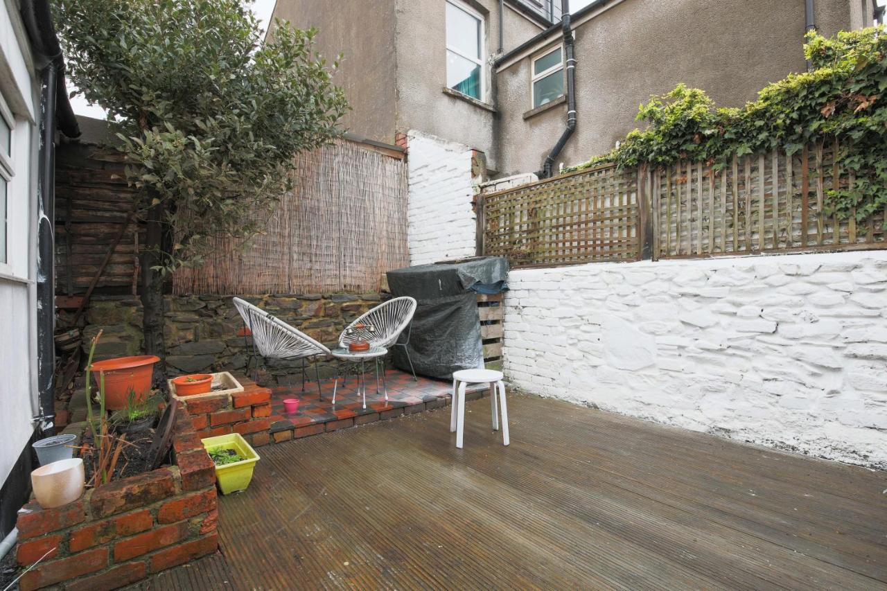 Spacious 4 Bedroom House- Walking Distance To Centre & Great Backyard *