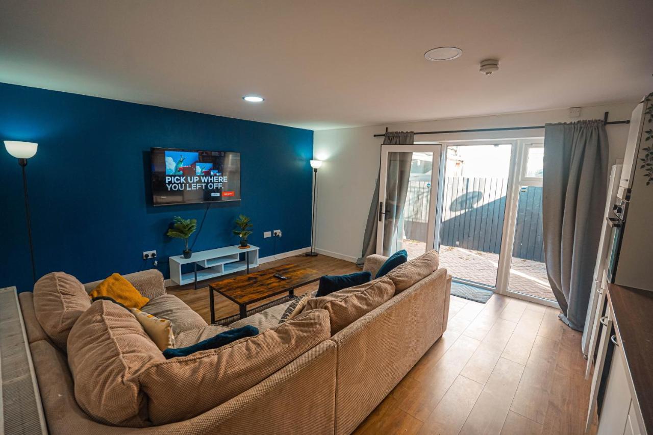 Private And Spacious 2 Bedroom House - Free Parking! Cardiff
