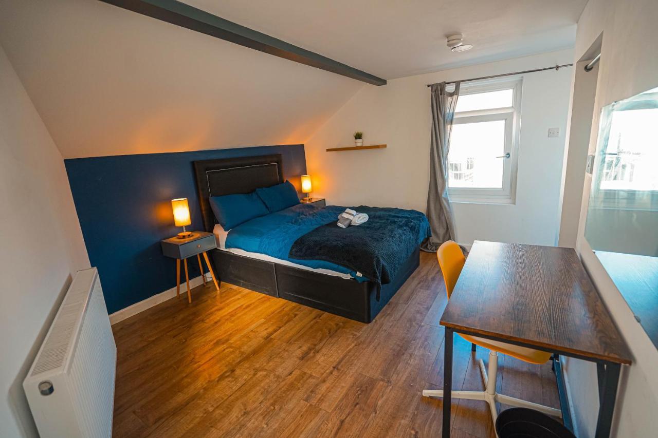 Private And Spacious 2 Bedroom House - Free Parking! Cardiff