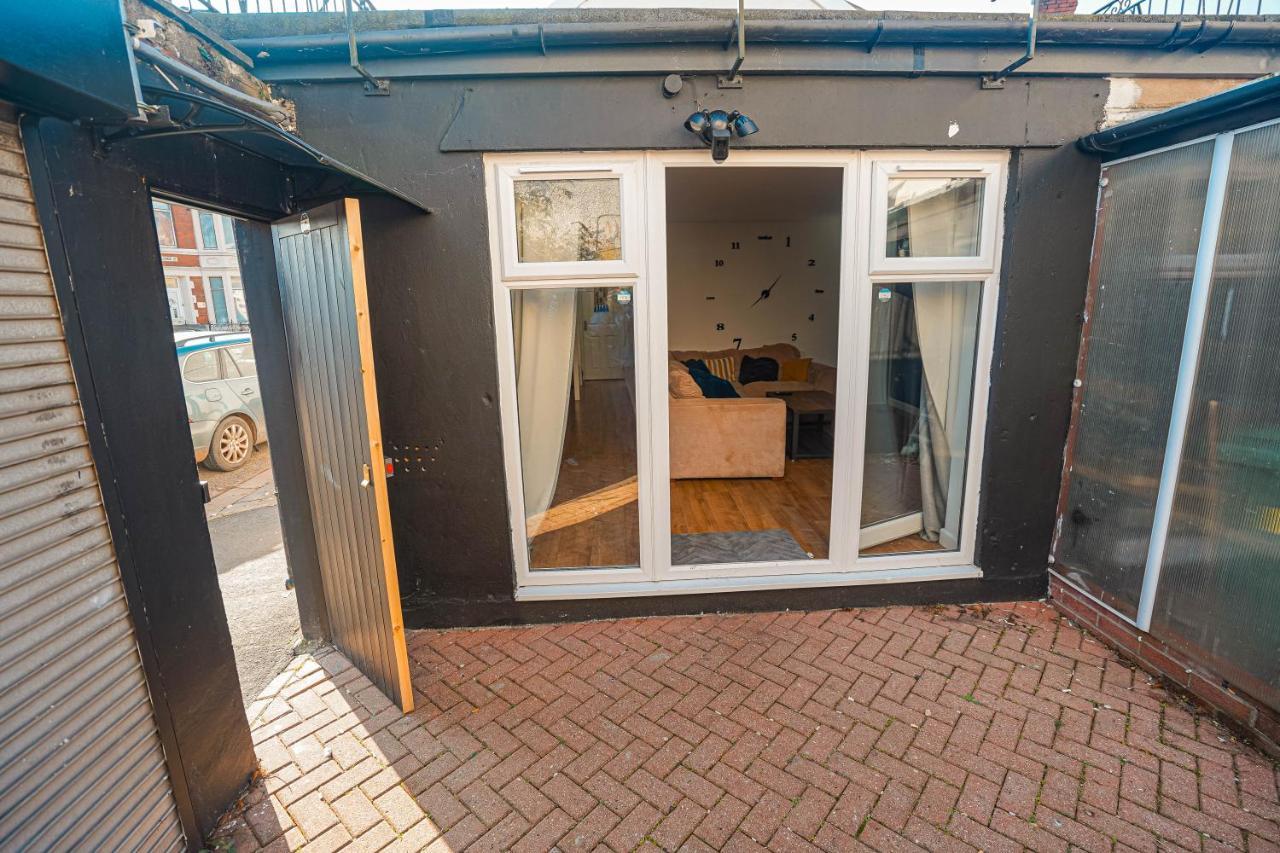 Apartment Private And Spacious 2 Bedroom House - Free Parking! *