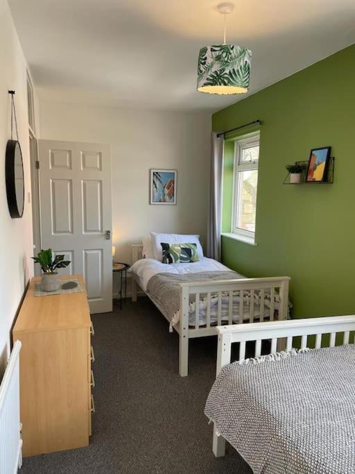 2 Bed - Sleeps Five! Apartment