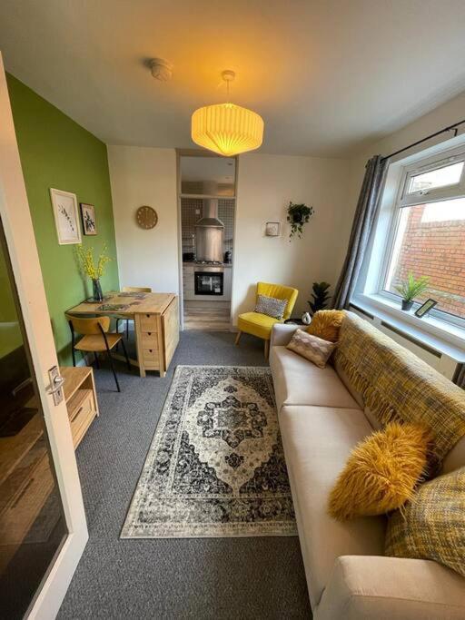2 Bed - Sleeps Five! Apartment