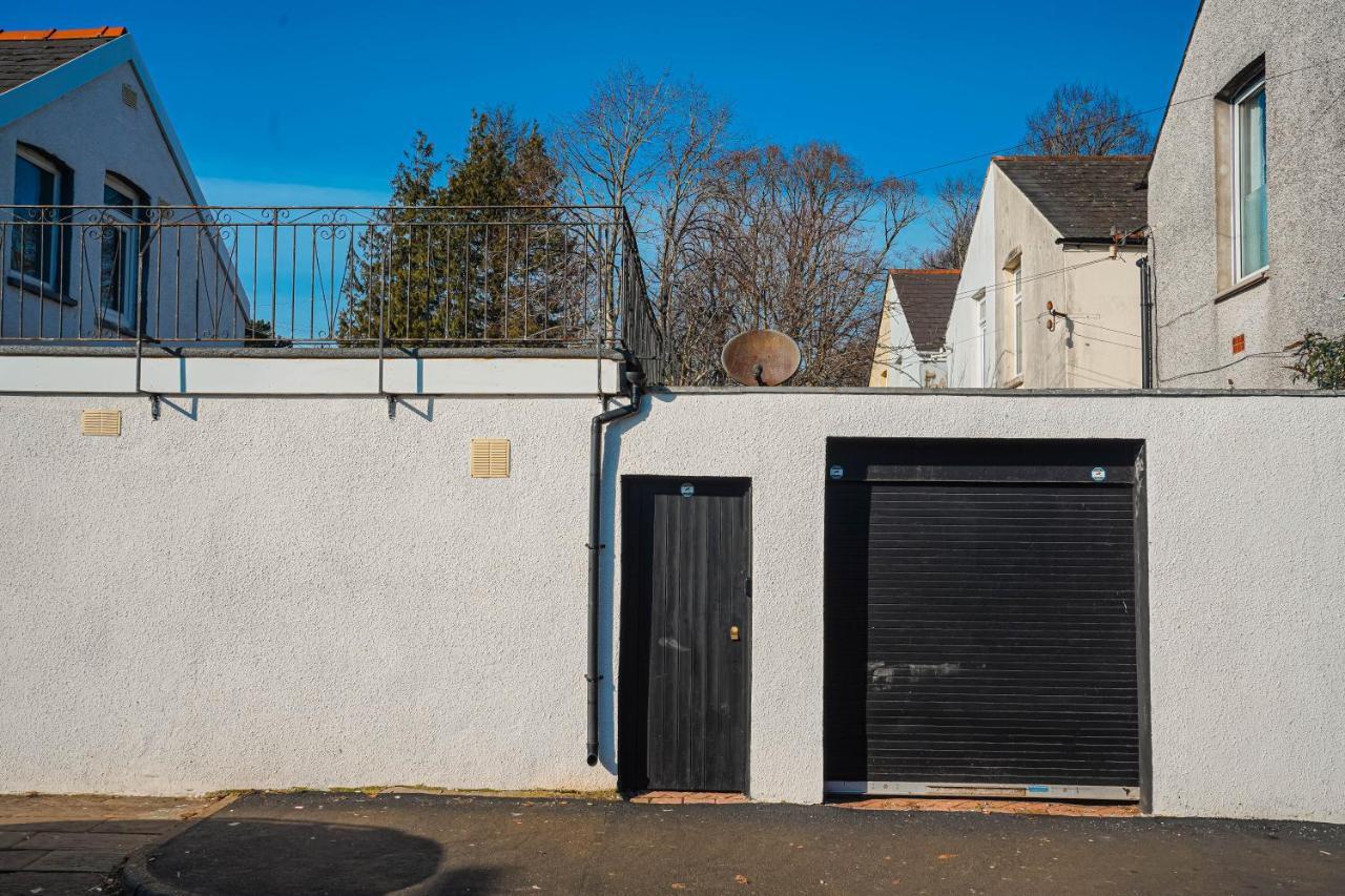 Apartment Private And Spacious 2 Bedroom House - Free Parking!