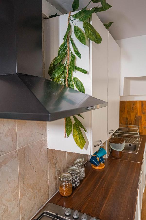 Apartment Private And Spacious 2 Bedroom House - Free Parking! *