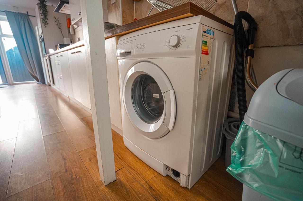 Apartment Private And Spacious 2 Bedroom House - Free Parking! Cardiff