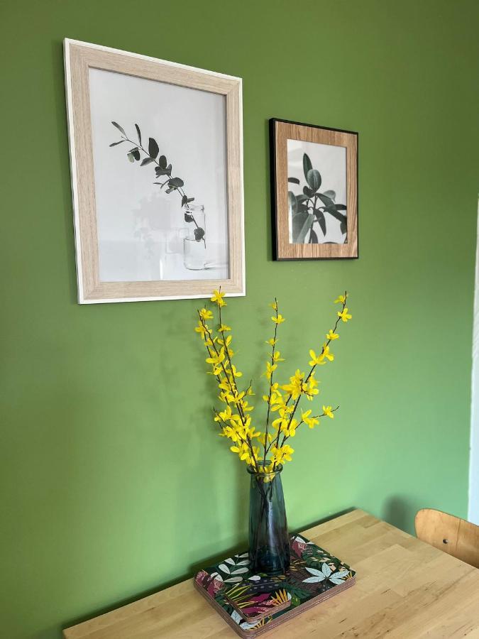 2 Bed - Sleeps Five! * Cardiff