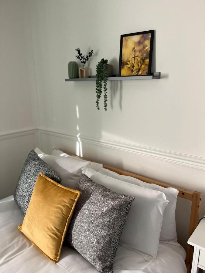 2 Bed - Sleeps Five! Apartment Cardiff