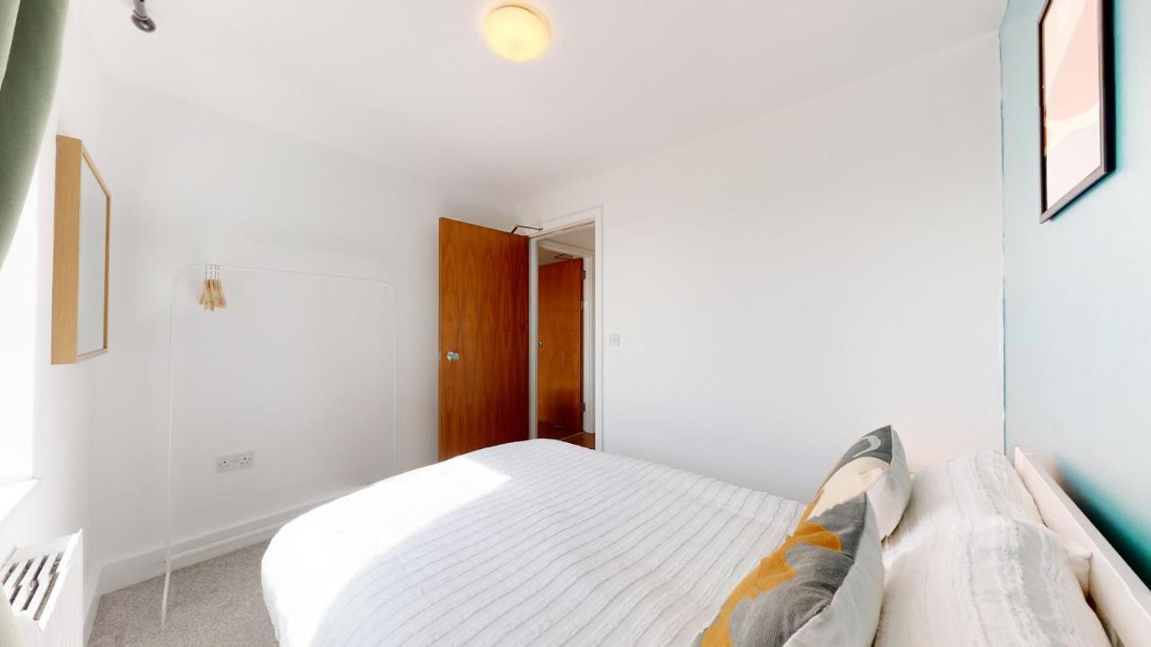 Apartment Water View Apartment- 2 Bed - Bay - Free Parking!!