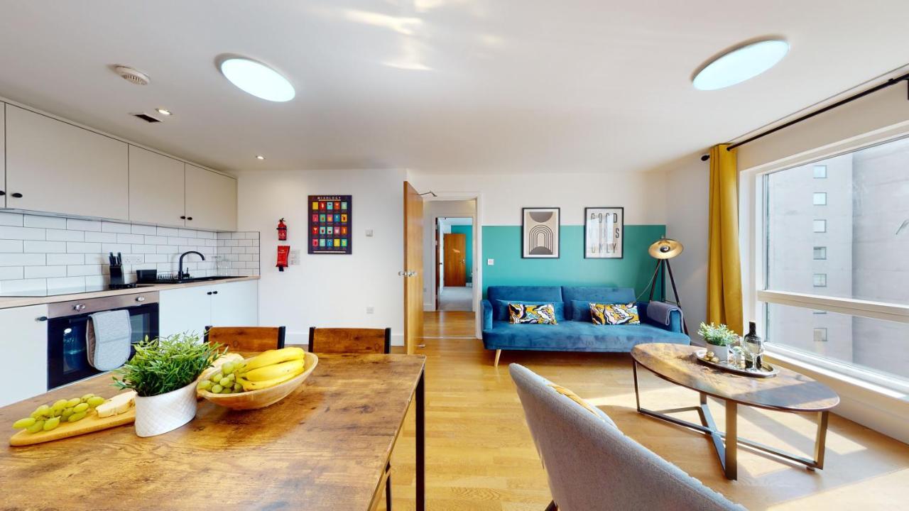 Water View Apartment- 2 Bed - Bay - Free Parking!!
