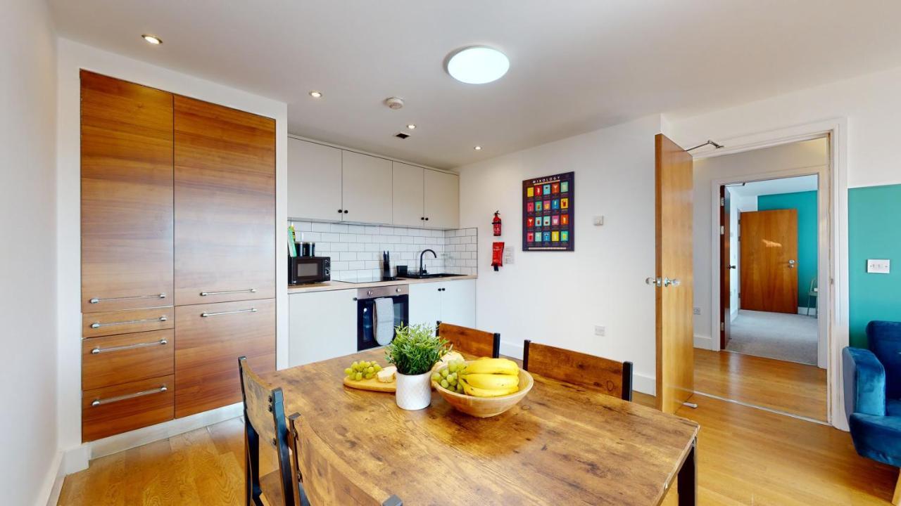 Water View Apartment- 2 Bed - Bay - Free Parking!! Cardiff
