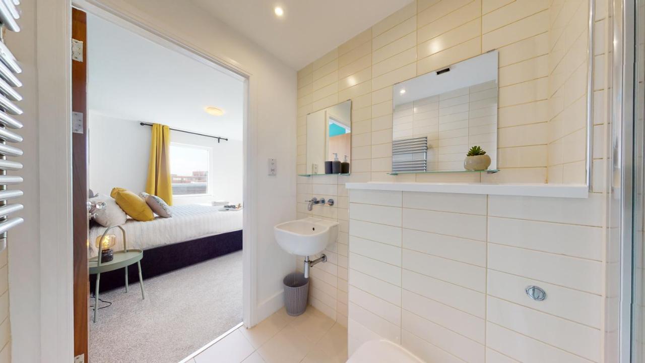 Water View Apartment- 2 Bed - Bay - Free Parking!! Cardiff