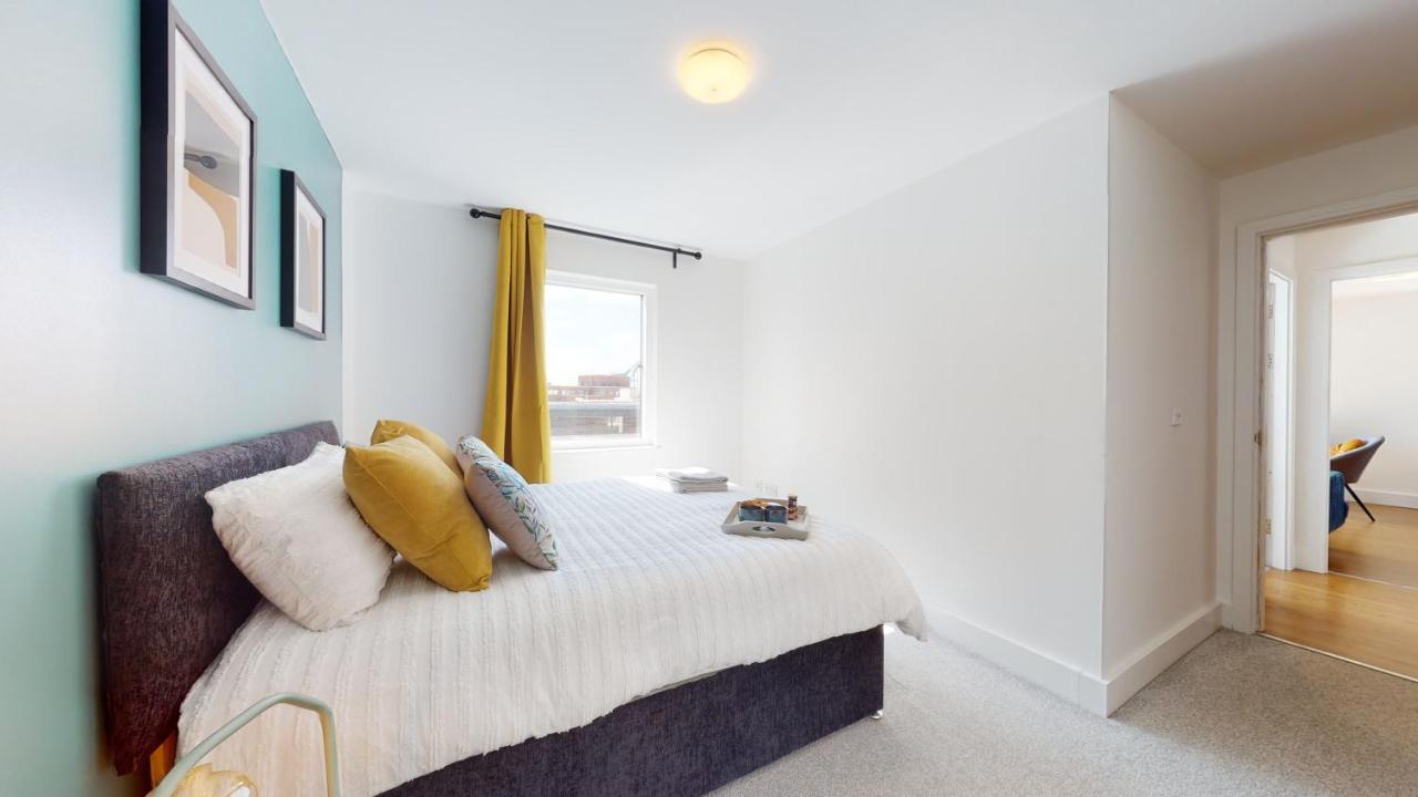 Water View Apartment- 2 Bed - Bay - Free Parking!! *