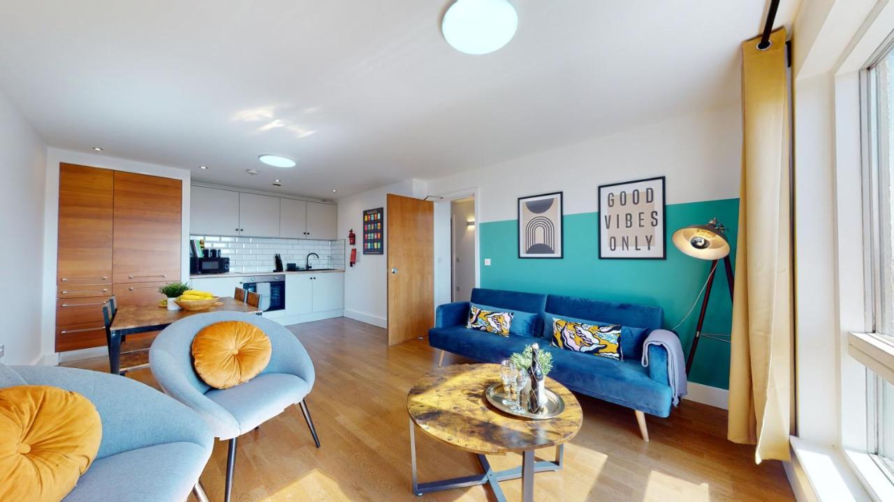 Water View Apartment- 2 Bed - Bay - Free Parking!! Apartment