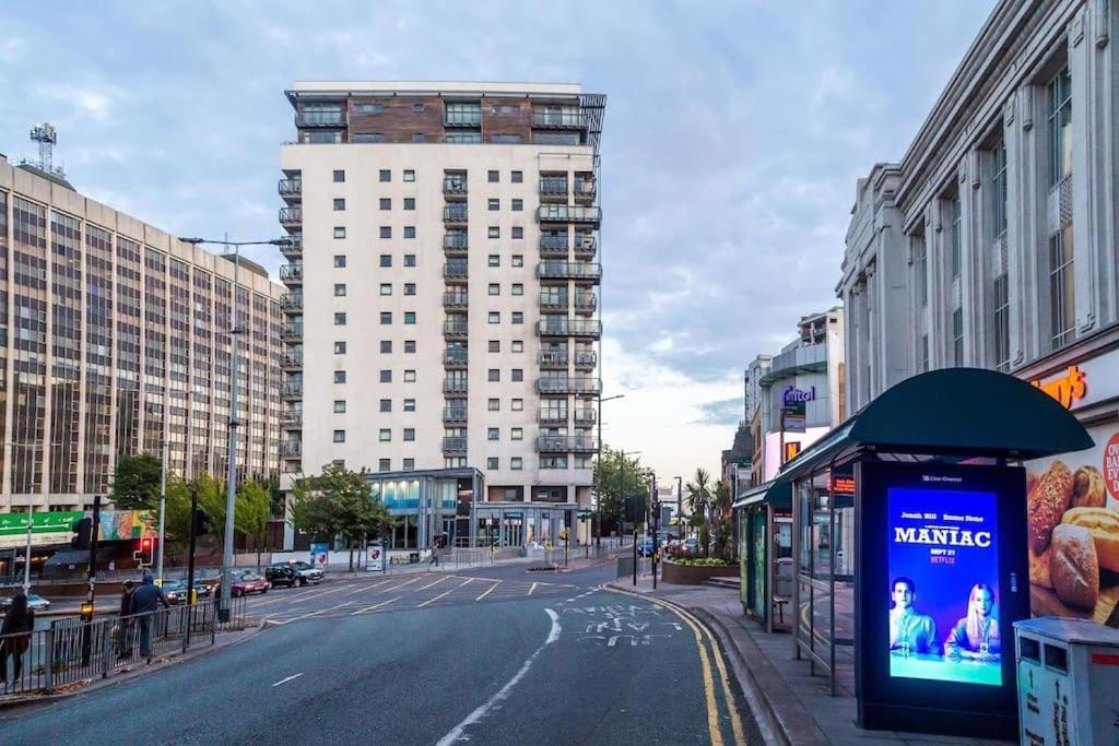 Apartment Contemporary Centre In The Aspect Cardiff