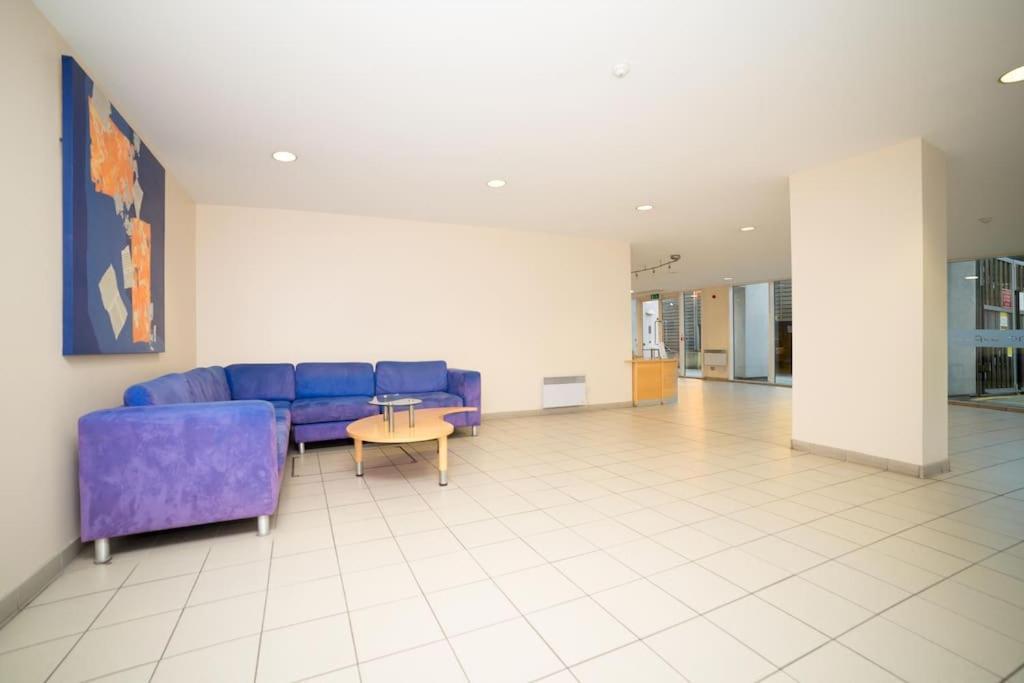 Contemporary Centre In The Aspect *