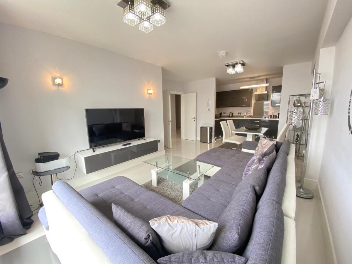 Contemporary Centre In The Aspect Apartment