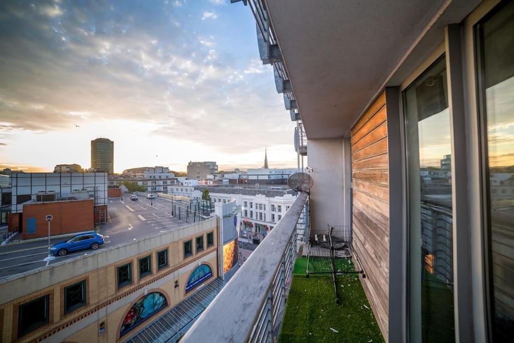 Contemporary Centre In The Aspect Cardiff